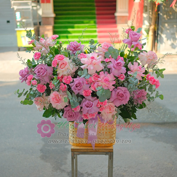 Giỏ Hoa hồng tím để bàn mừng khai trương