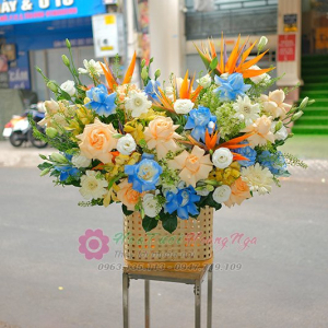 Giỏ hoa để bàn mừng khai trương hồng mix thiên điểu