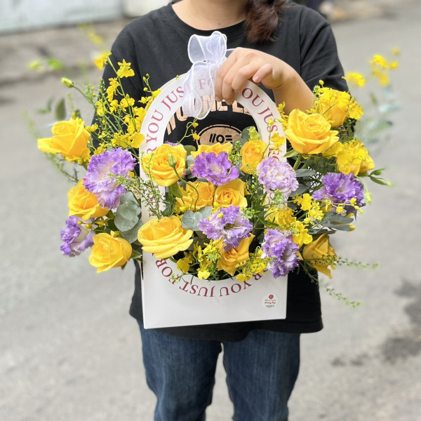 Giỏ hoa hồng vàng để bàn tặng sinh nhật khai trương 1