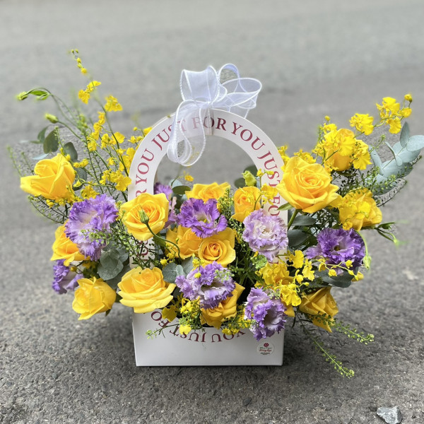 Giỏ hoa hồng vàng để bàn tặng sinh nhật khai trương 2