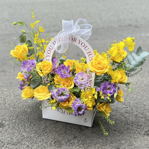 Giỏ hoa hồng vàng để bàn tặng sinh nhật khai trương 3