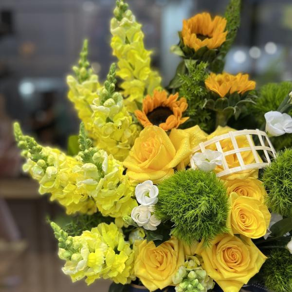 Lẵng hoa để bàng mừng khai trương tone vàng hiện đại
 -Thành Đạt 1