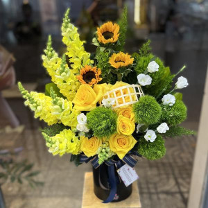 Lẵng hoa để bàng mừng khai trương tone vàng hiện đại
 -Thành Đạt