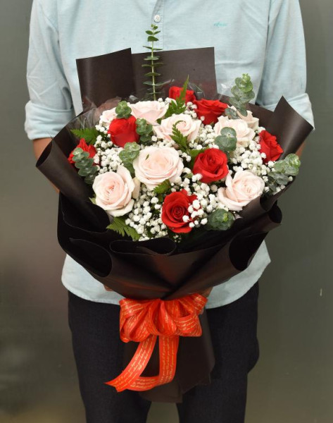 bó Hoa Hồng Đỏ Kem  1