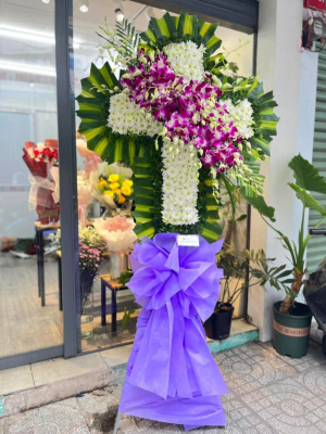Thiên Chúa - Lẵng hoa tang lễ công giáo màu tím sang trọng cao cấp kết hợp lan trắng, tím nơ xanh