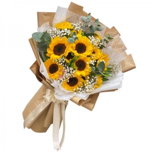 Bó hoa hướng dương 15 hoa mix lá bạc baby trắng phối giấy báo