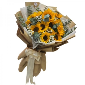 Bó hoa hướng dương 15 hoa mix baby lá bạc phối giấy báo xi măng