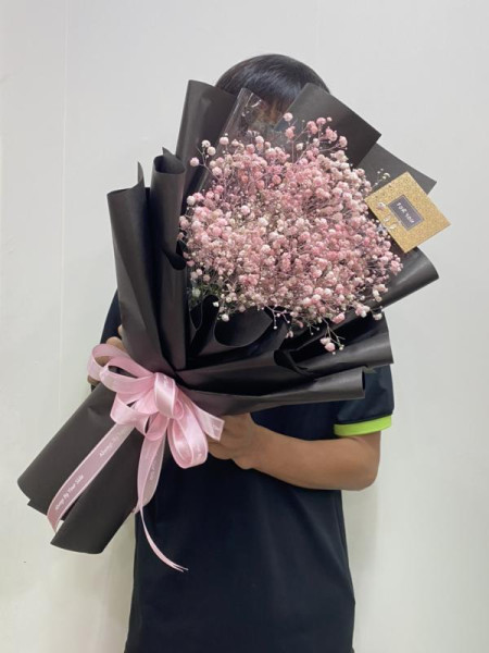 Bó hoa baby hồng phối giấy đen nơ hồng 1