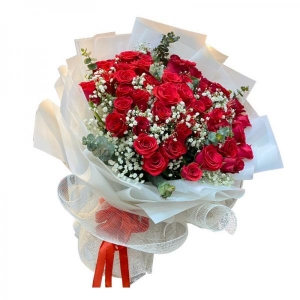 Bó hoa hồng 50 bông đỏ giấy trắng tặng sinh nhật vợ