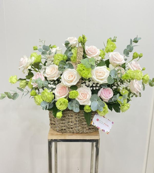 Giỏ hoa hồng tặng sinh nhật bạn thân  1