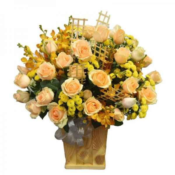 Hộp hoa hồng mix hoa ly, hoa cúc tặng sinh nhật bạn trai  1