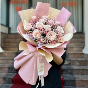 Bó hoa hồng kem baby trắng giấy hồng