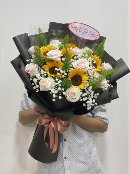 Bó hoa hồng phấn mix hoa hướng dương, hoa baby tặng sinh nhật phái nam 1