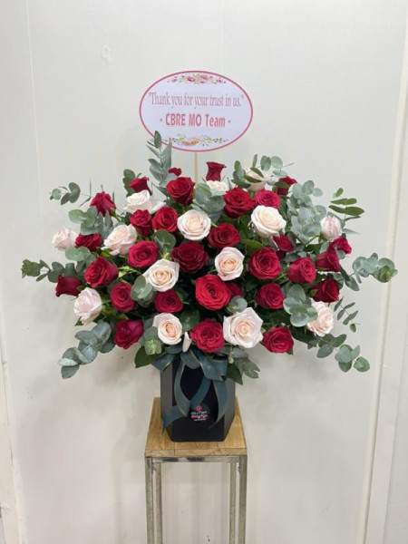 Hộp hoa hồng đỏ mix hồng kem tặng sinh nhật phái nữ 1