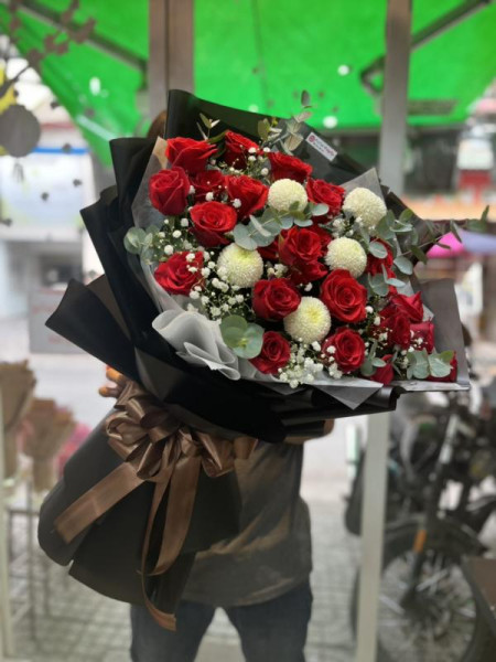 Bó hoa hồng đỏ mix cúc pingpong, hoa baby tặng sinh nhật phái nữ 1