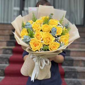 Bó hồng vàng 15 bông mix baby - tặng sinh nhật mẹ