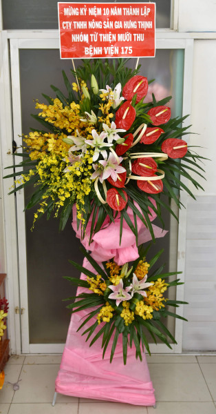 Kệ Hoa Lan Vũ Nữ Hồng Môn Đỏ - Lẵng hoa mừng khai trương 2 tầng đẹp giá rẻ giao tận nơi TPHCM 1