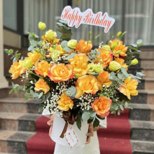 Hộp hoa hồng kem mới mix cát tường và baby trắng