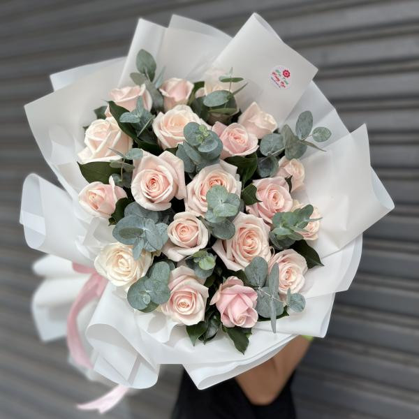 Hoa tặng sinh nhật - hồng kem 19 bông mix lá bạc 1