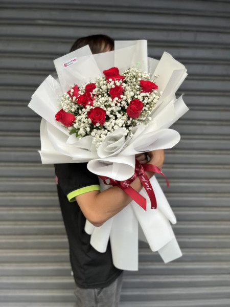 Bó hoa hồng đỏ 10 bông mix baby trắng tặng sinh nhật người yêu 1