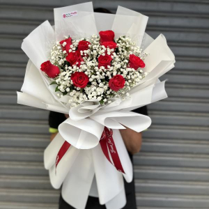Bó hoa hồng đỏ 10 bông mix baby trắng tặng sinh nhật người yêu