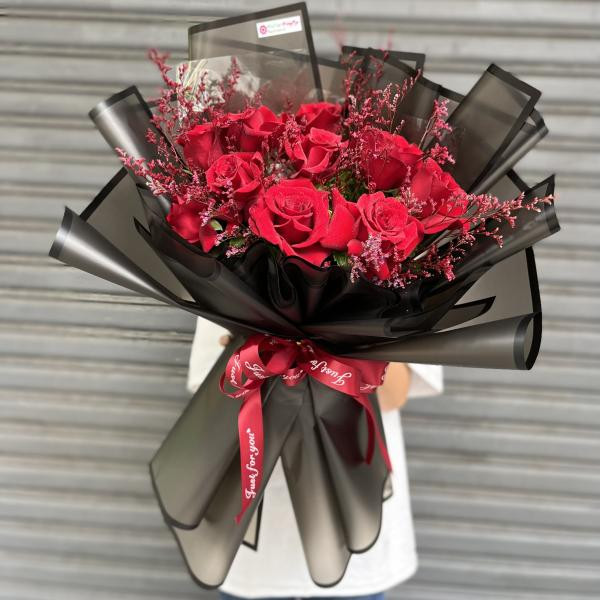 Bó hoa hồng đỏ Ecuado mix sao tím thích hợp tặng sinh nhật người yêu 3