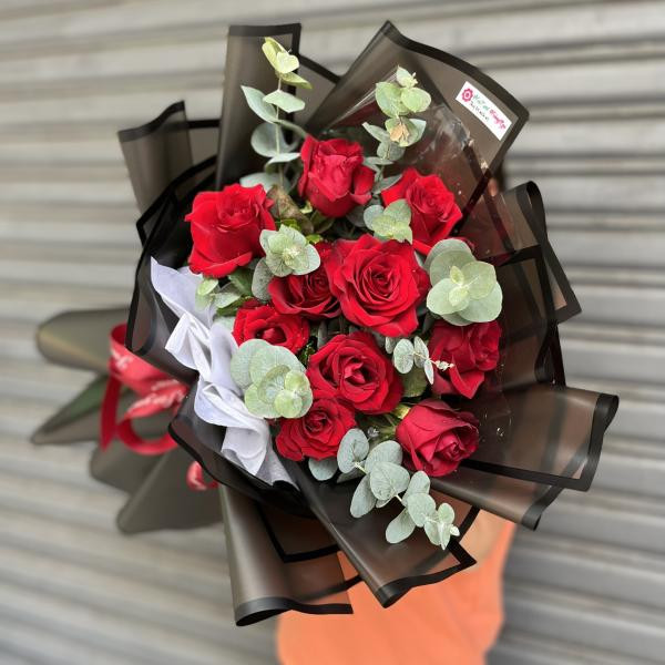 Hoa chúc mừng sinh nhật người yêu - Bó hoa hồng đỏ 10 bông mix lá bạc  2