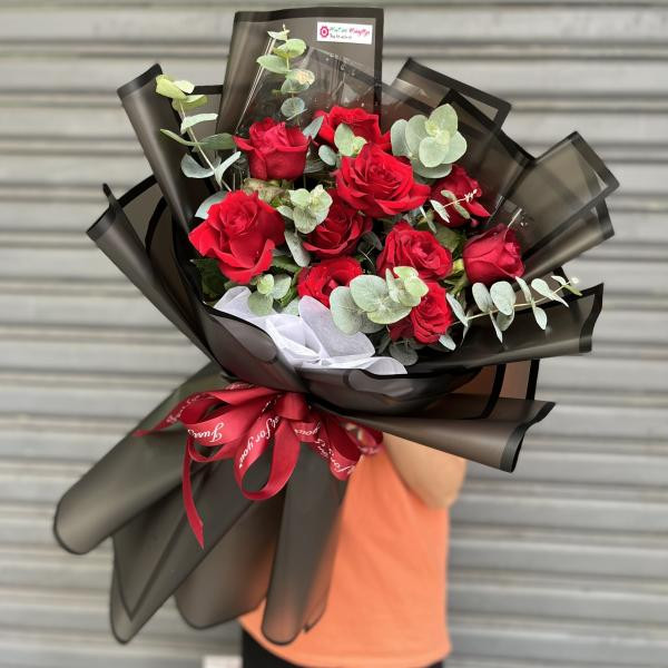 Hoa chúc mừng sinh nhật người yêu - Bó hoa hồng đỏ 10 bông mix lá bạc  3