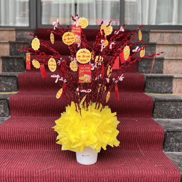 Bình hoa nụ tầm xuân 40 cành cắm kiểu phong pháo  3