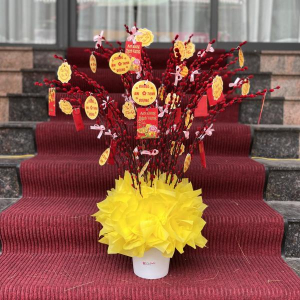 Bình hoa nụ tầm xuân 40 cành cắm kiểu phong pháo