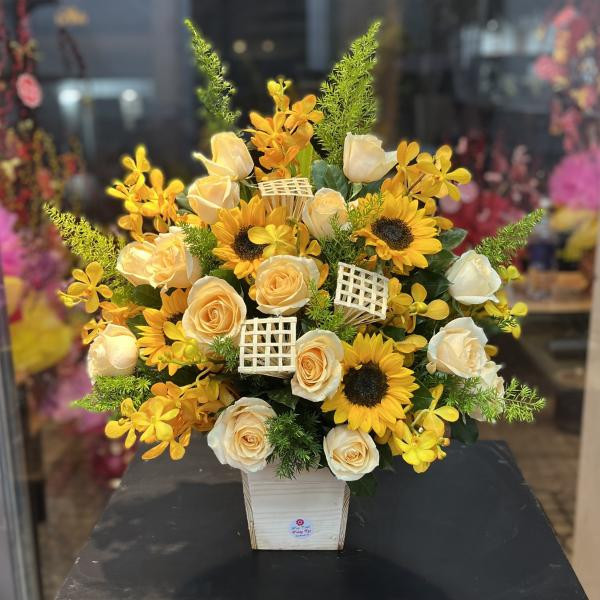 Hộp Hoa Lan moka, hướng dương, hồng trứng gà sang trọng  2