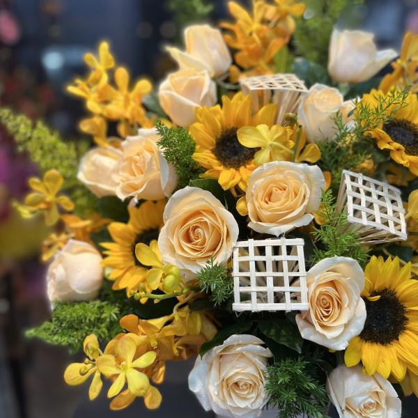 Hộp Hoa Lan moka, hướng dương, hồng trứng gà sang trọng  3