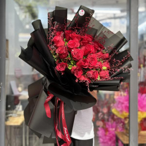 Bó Hồng Đỏ Ecuador 25 bông mix sao Tím tặng sinh nhật người thương