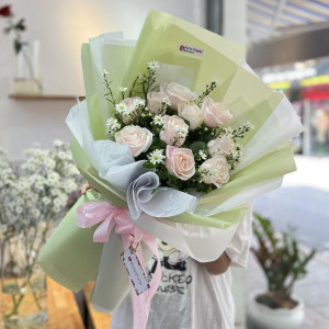 Hoa tặng Valentine's day - hồng kem mix thạch thảo trắng