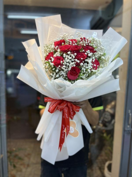 Bó hoa hồng đỏ 10 bông mix baby trắng tặng sinh nhật ý nghĩa 1