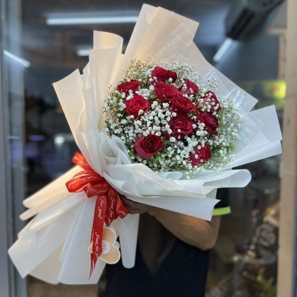 Bó hoa hồng đỏ 10 bông mix baby trắng tặng sinh nhật ý nghĩa 2