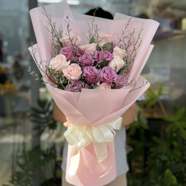 Bó hồng kem 8 bông mix hồng tím 8 bông, hoa sao tím tặng sinh nhật 1