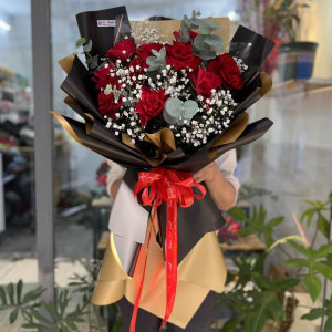 Bó hoa hồng đỏ cô dâu 10 bông tặng sinh nhật ý nghĩa