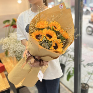 Bó hoa hướng dương 6 bông mix sao tím tặng chúc mừng tốt nghiệp