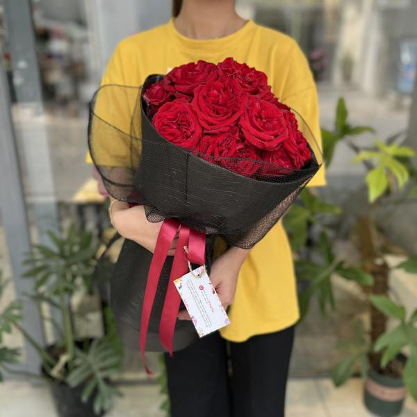 Bó hoa hồng đỏ Ohara 13 bông giấy gói đen sang trọng tặng sinh nhật 1