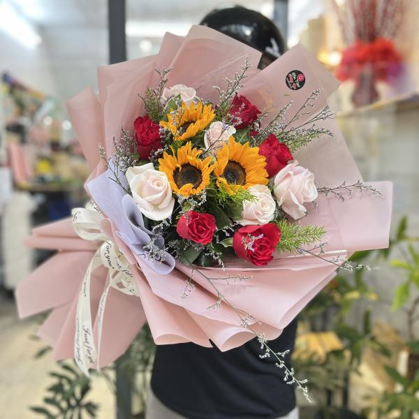 Bó hoa hướng dương 3 bông mix hồng kem, hồng đỏ và sao tím tặng 8/3 ý nghĩa 1