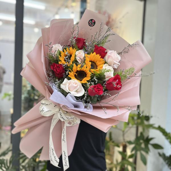 Bó hoa hướng dương 3 bông mix hồng kem, hồng đỏ và sao tím tặng 8/3 ý nghĩa 2