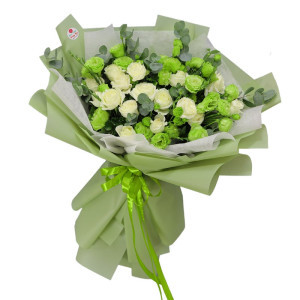 Bó hoa sinh nhật tặng sếp nam - bó hồng trắng mix cát tường xanh, lá bạc