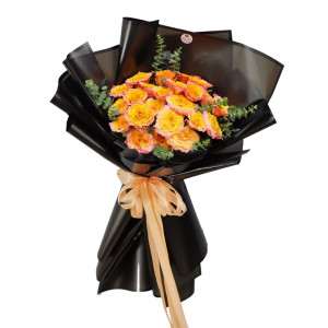 Bó hồng cam spirit mix lá bạc, giấy kính đen bóng