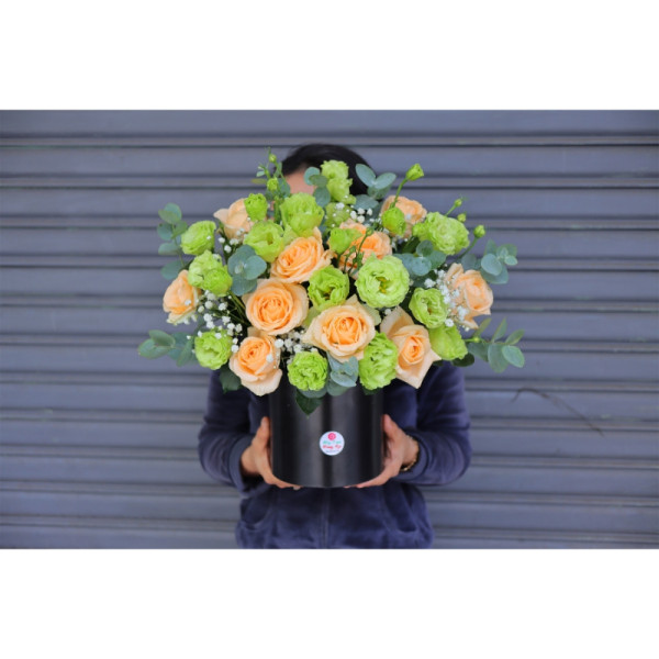 Hộp hoa hồng trứng gà, cát tường nhật, baby, lá và phụ liệu 1