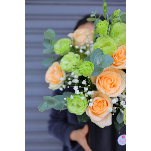 Hộp hoa hồng trứng gà, cát tường nhật, baby, lá và phụ liệu 2