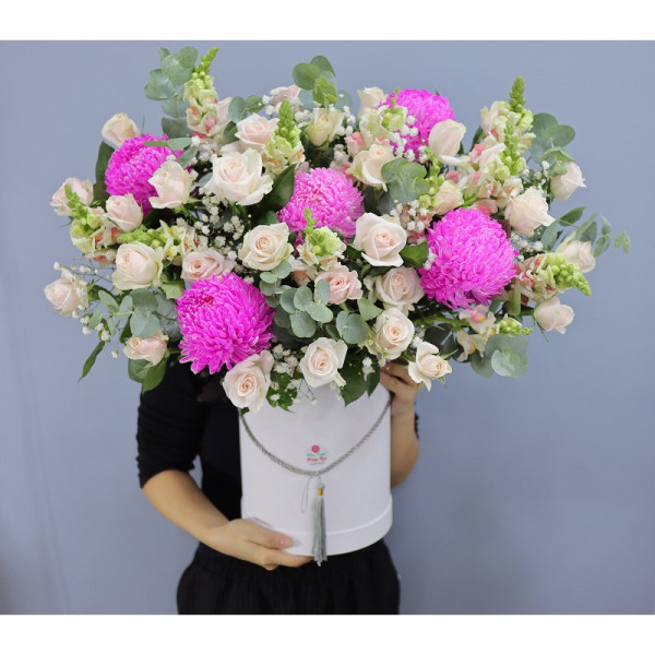 hộp hoa sinh nhật- cúc mẫu đơn, hồng kem, baby, mõm sói, lá bạc