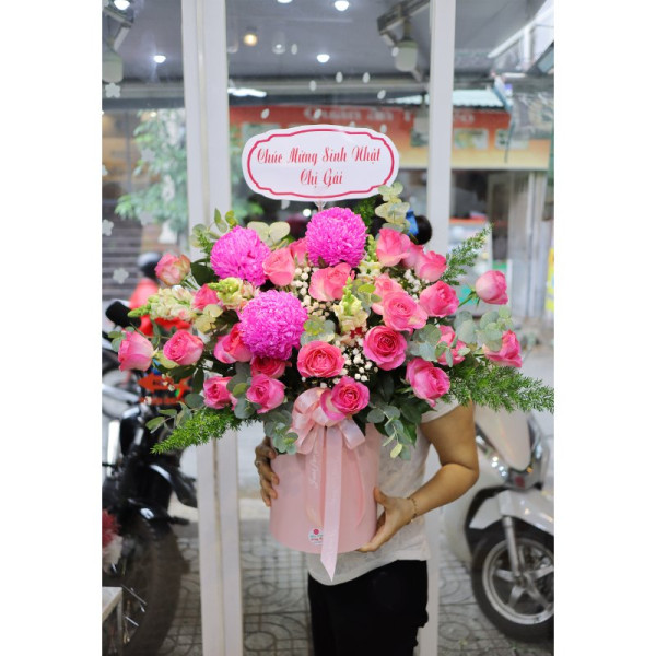 Hộp hoa sinh nhật tặng phái nữ- cúc mẫu đơn, hồng sen, baby, mõm sói, lá bạc, đuôi chồn