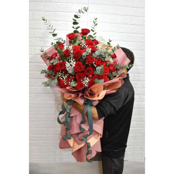 Bó hoa hồng 50 bông Ohara - Tình Yêu Rực Đỏ 1