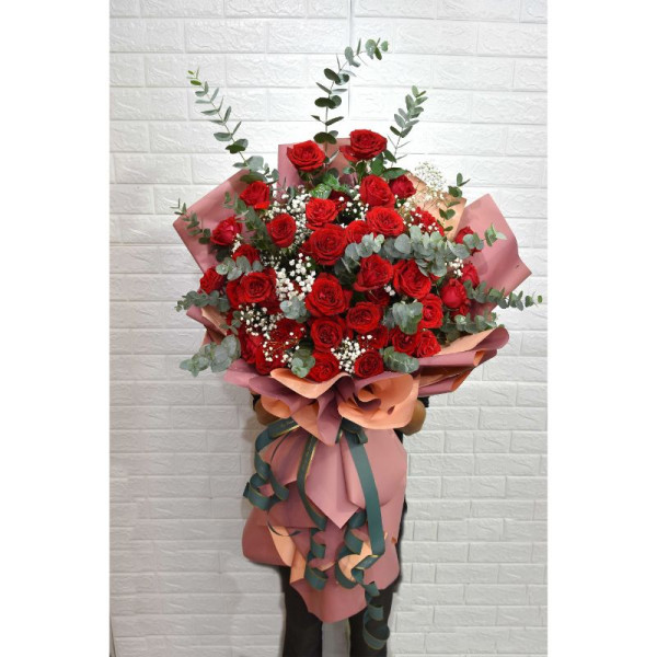 Bó hoa hồng 50 bông Ohara - Tình Yêu Rực Đỏ 2